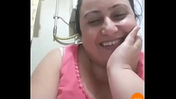 porn big boobed woman showing off free