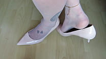 porn puting beige patent eks leather high heels and nylons shoeplay by isabellesandrine free