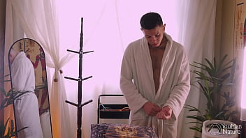 porn i fucked the hot masseur after the massage i came nicely in his ass free