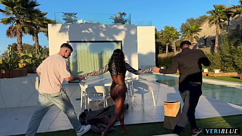 porn une indienne cochonne tente sa première double pénétration vaginale  suraya ndia free